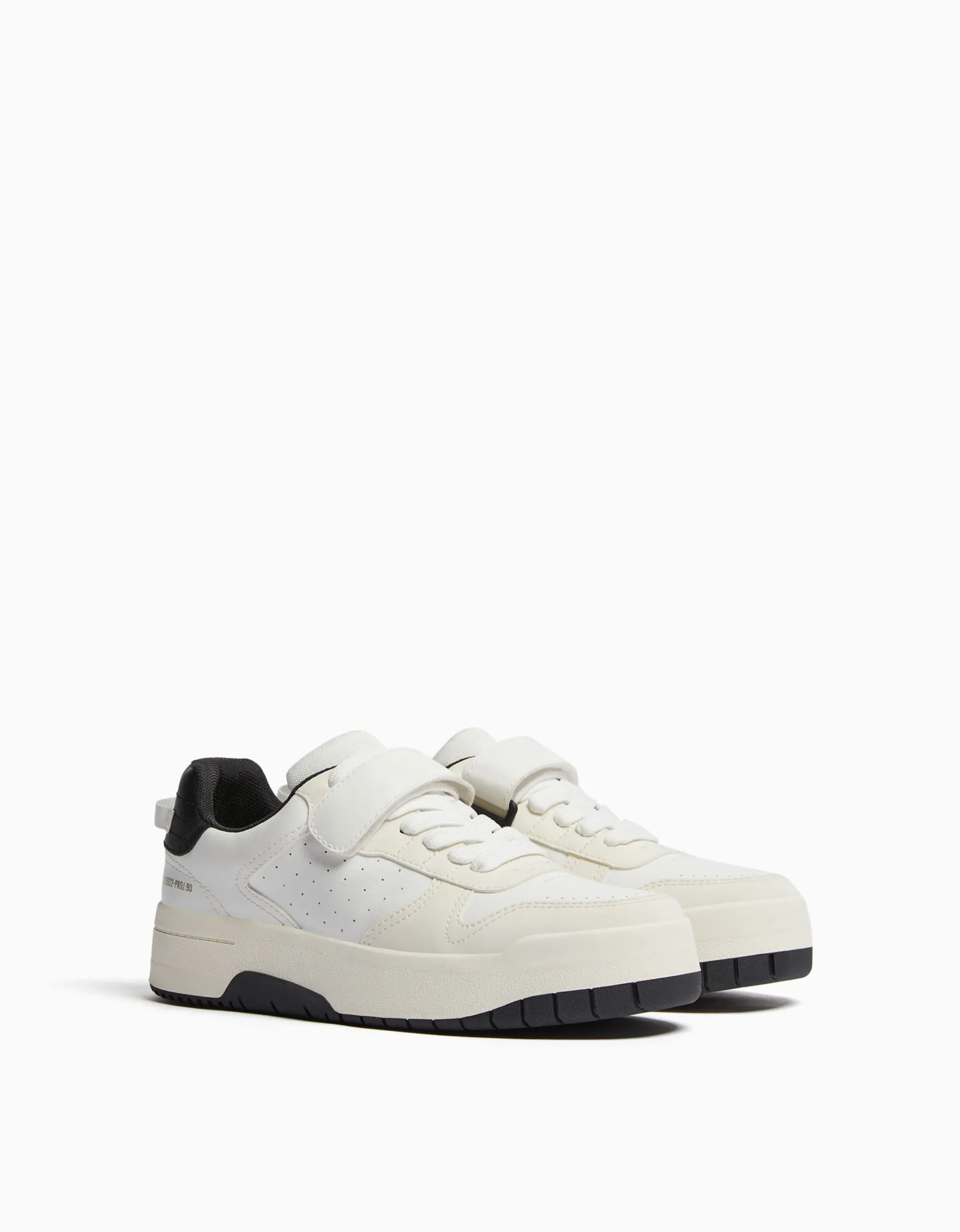 FEMME BERSHKA New*Baskets perforées détail bride