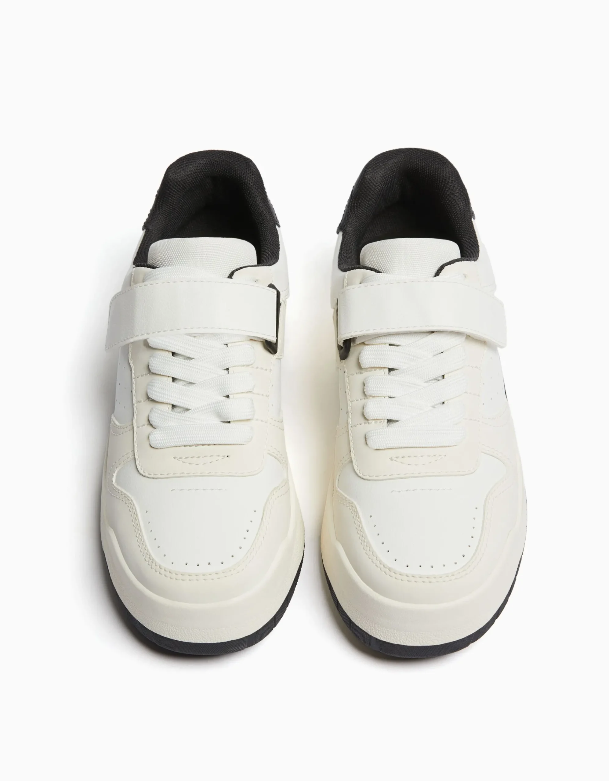 FEMME BERSHKA New*Baskets perforées détail bride