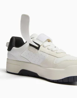 FEMME BERSHKA New*Baskets perforées détail bride