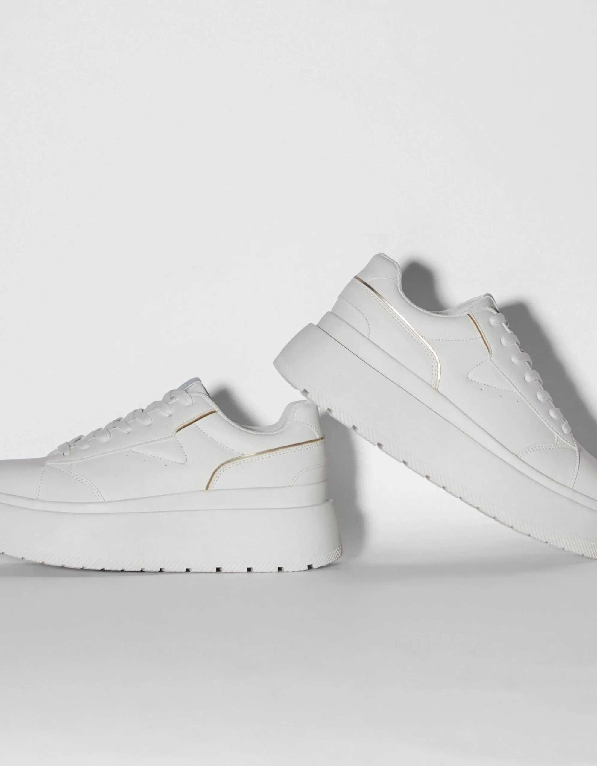 FEMME BERSHKA Baskets*Baskets plateforme détails métallisés