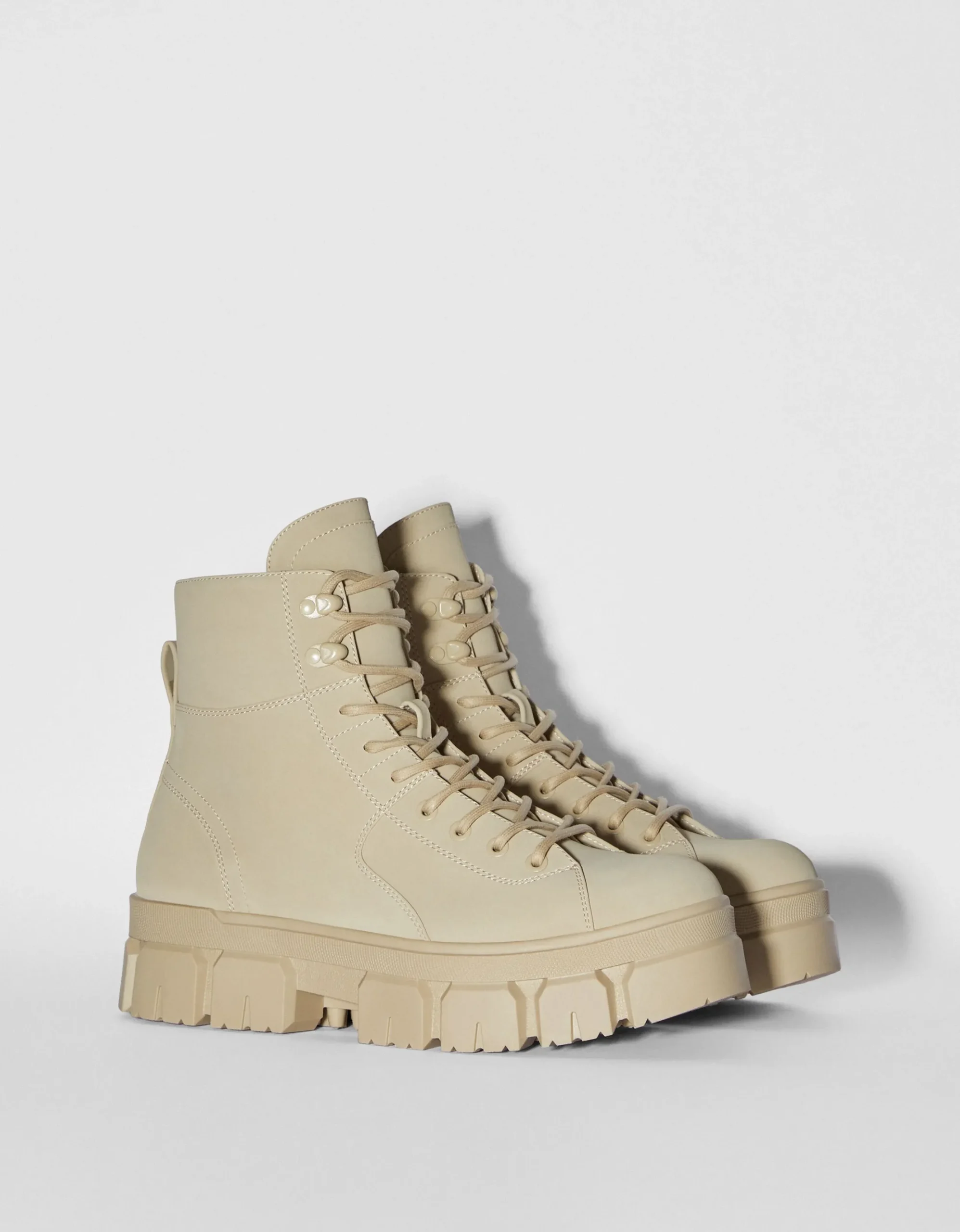 HOMME BERSHKA Bottines*Bottes à lacets semelle crantée homme
