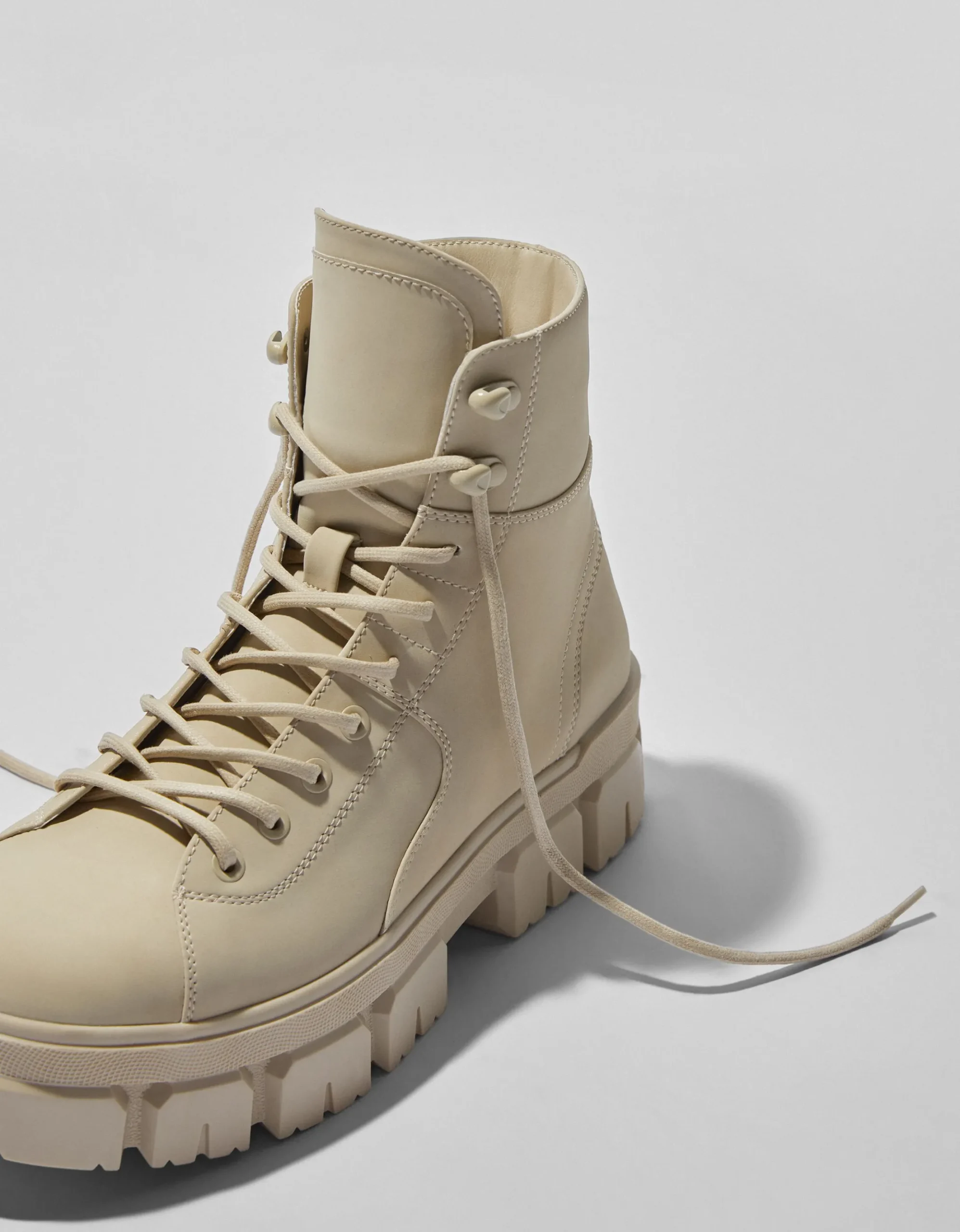 HOMME BERSHKA Bottines*Bottes à lacets semelle crantée homme