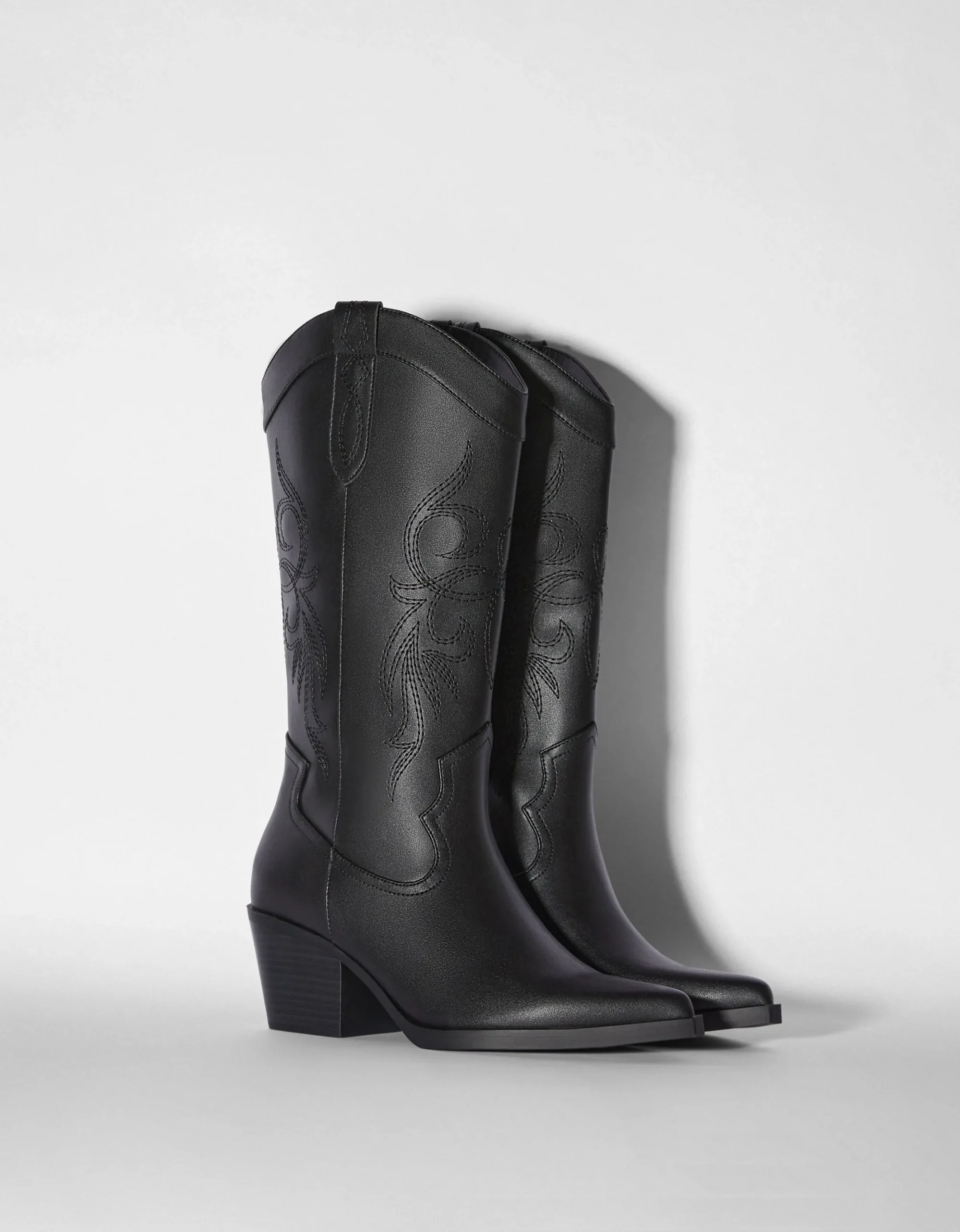 FEMME BERSHKA Chaussures*Bottes à talon style cowboy