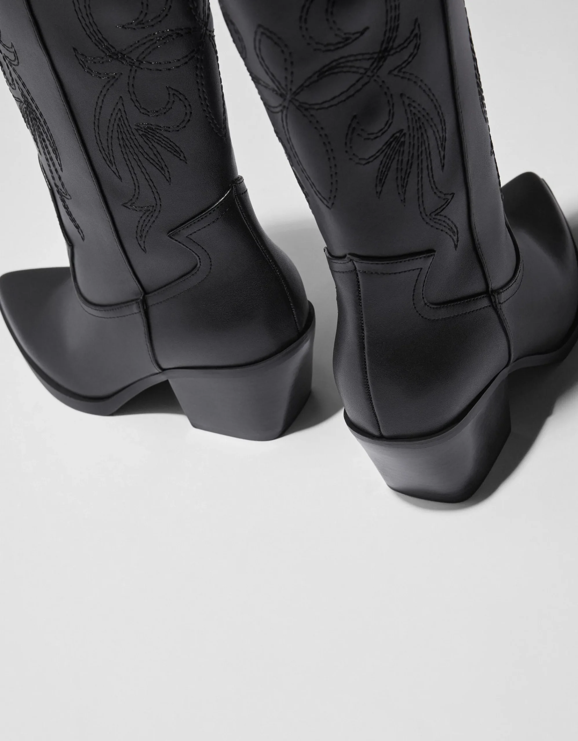 FEMME BERSHKA Bottes*Bottes à talon style cowboy