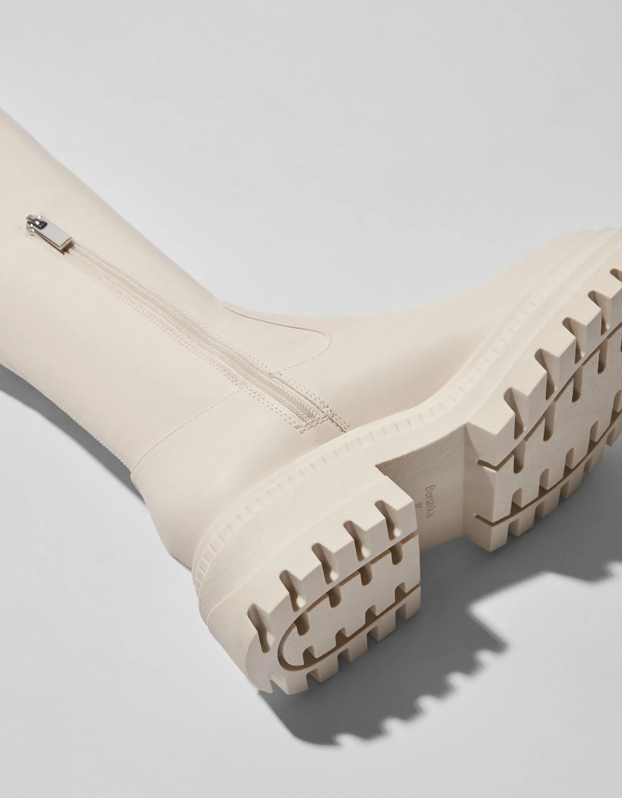 FEMME BERSHKA Bottes*Bottes plates XL semelle crantée