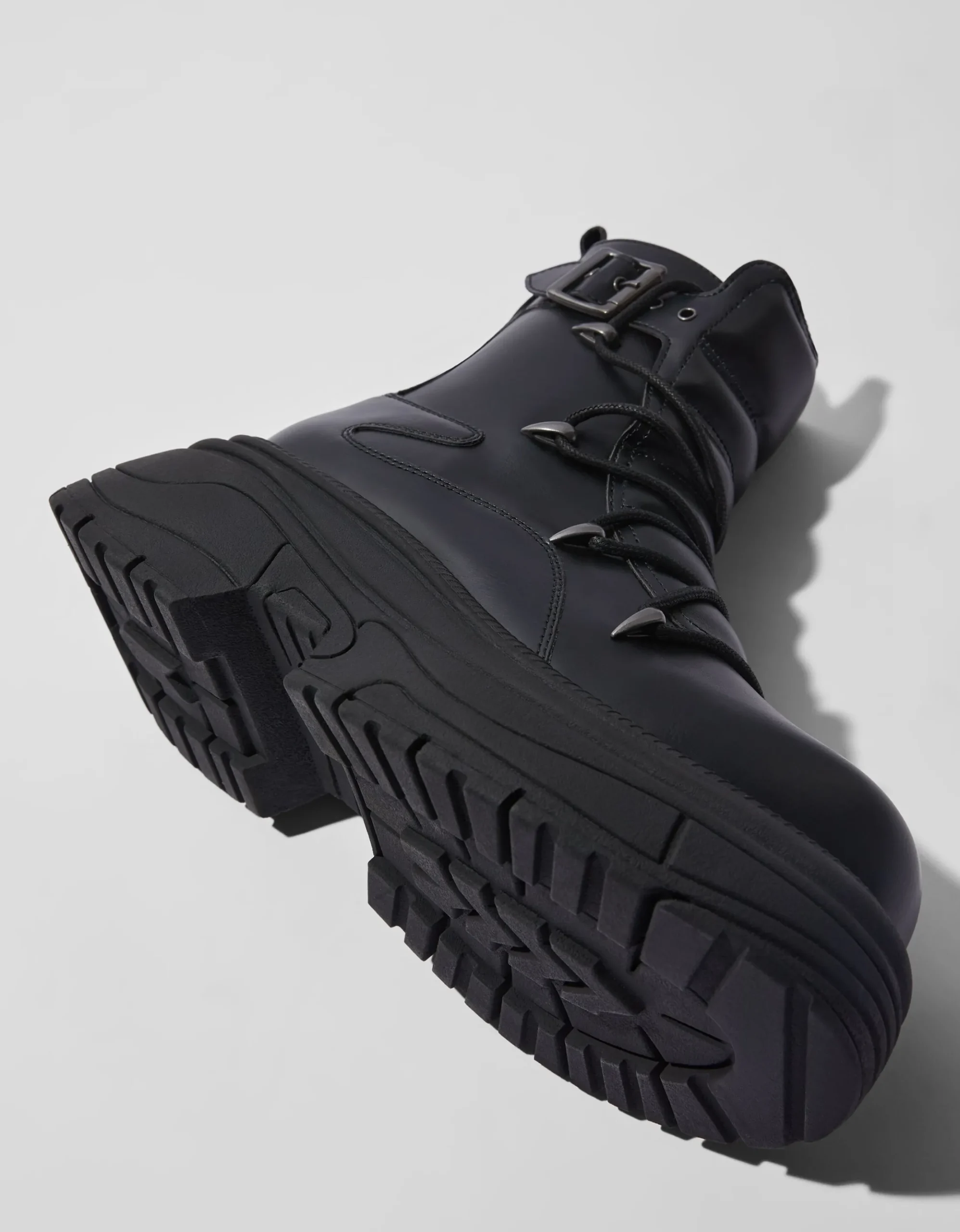 HOMME BERSHKA Bottines*Bottes volume avec boucles homme