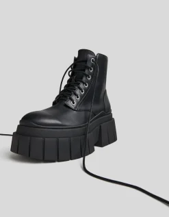 FEMME BERSHKA Bottes et bottines*Bottines à lacets plateforme rayée