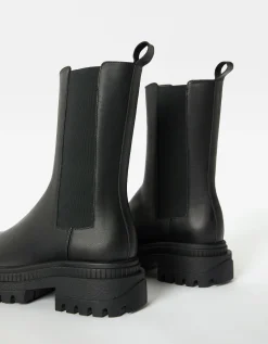 FEMME BERSHKA Similicuir*Bottines plates avec bandes élastiques CUIR