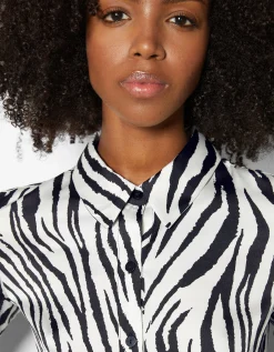FEMME BERSHKA Chemises et blouses*Chemise cropped manches longues moulante satinée