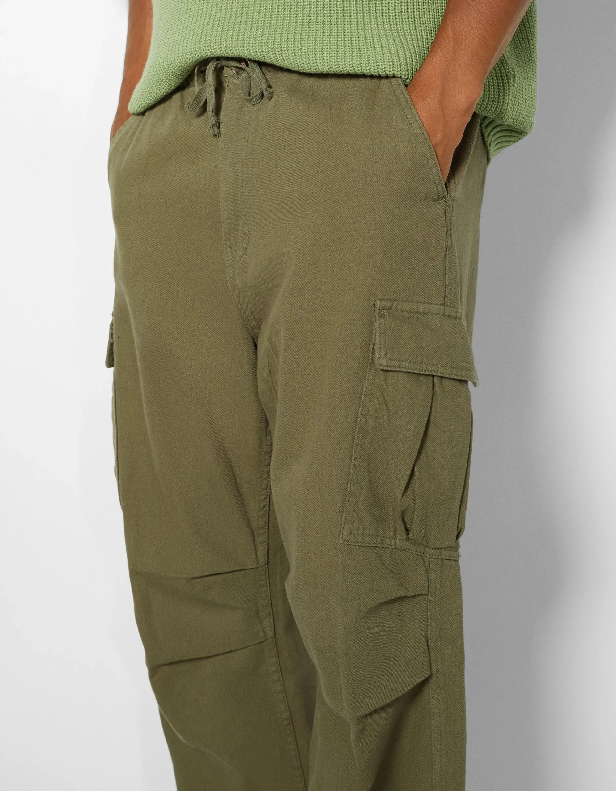 HOMME BERSHKA Pantalons et jeans*Jean cargo parachute
