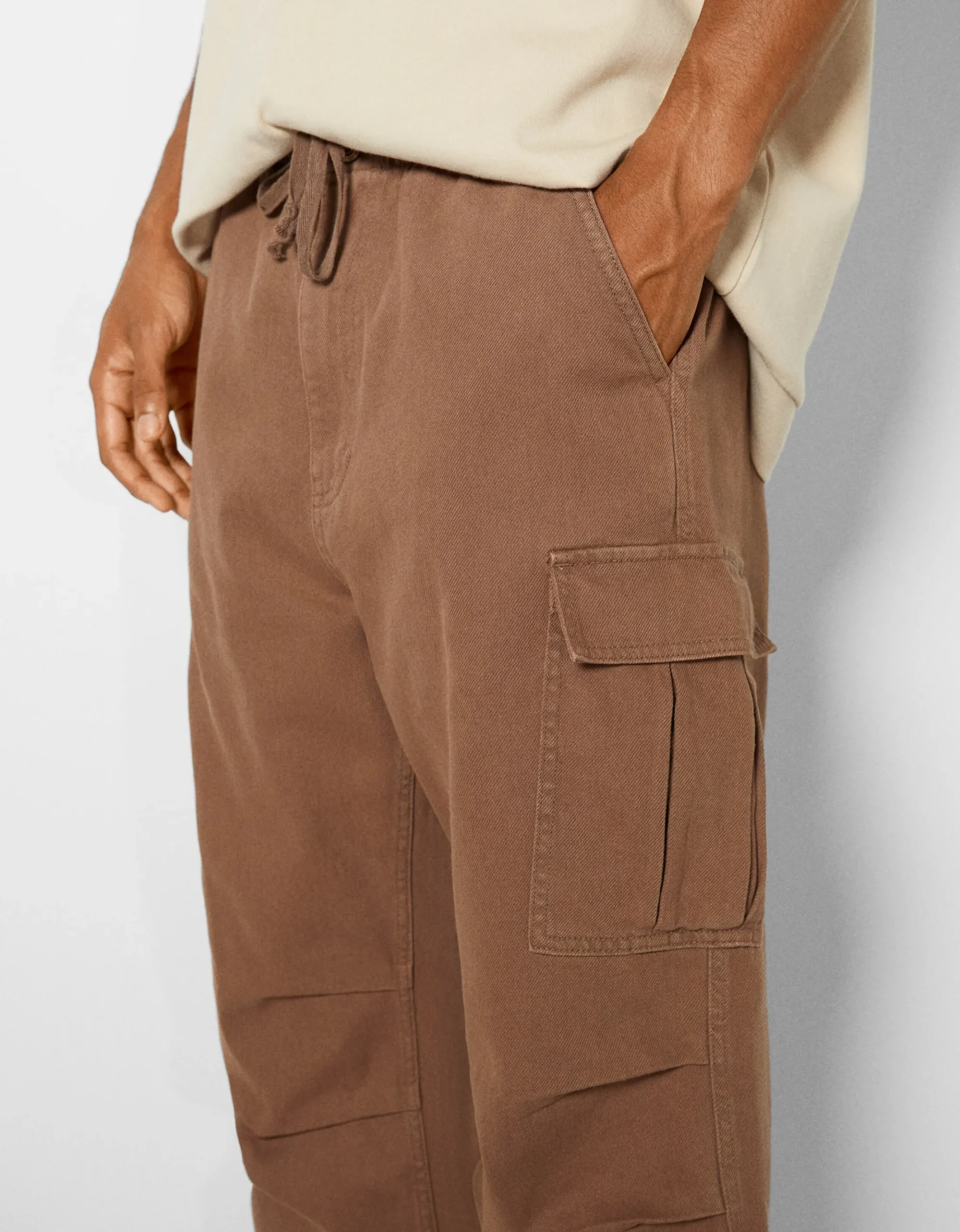 HOMME BERSHKA Pantalons et jeans*Jean cargo parachute