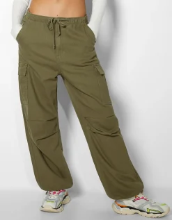 FEMME BERSHKA Cargo et parachute*Jean cargo parachute