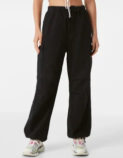 FEMME BERSHKA Pantalons*Jean cargo parachute