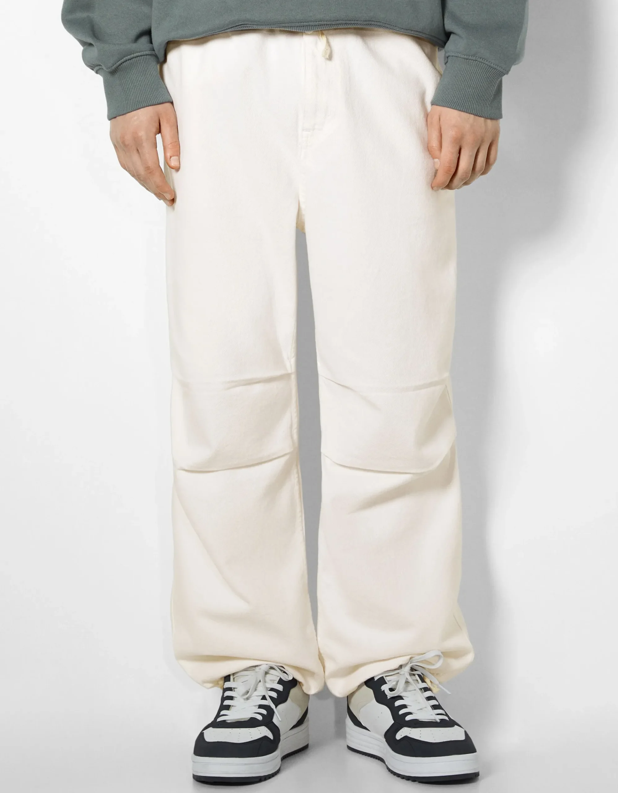 HOMME BERSHKA Pantalons et jeans*Jean parachute