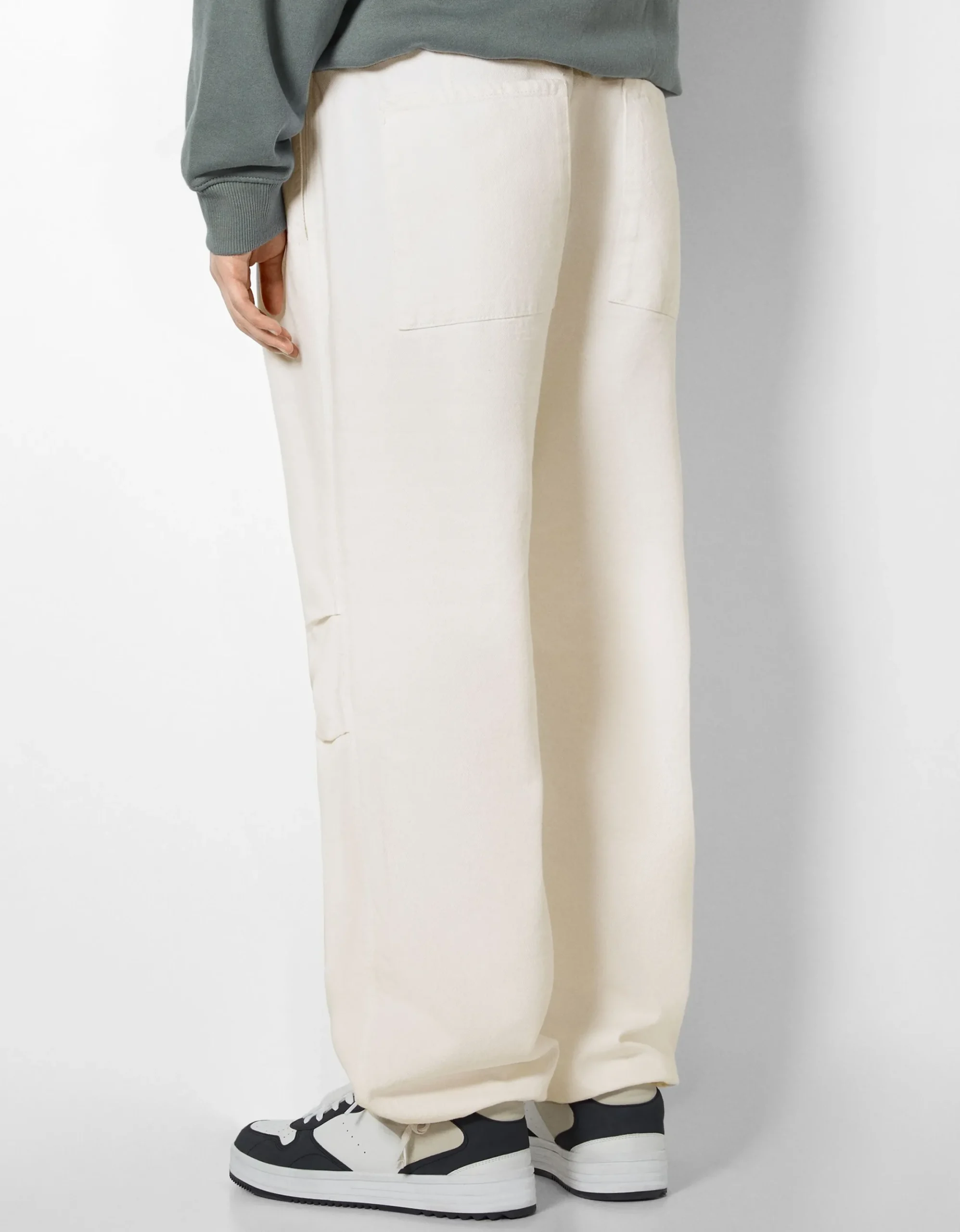 HOMME BERSHKA Pantalons et jeans*Jean parachute