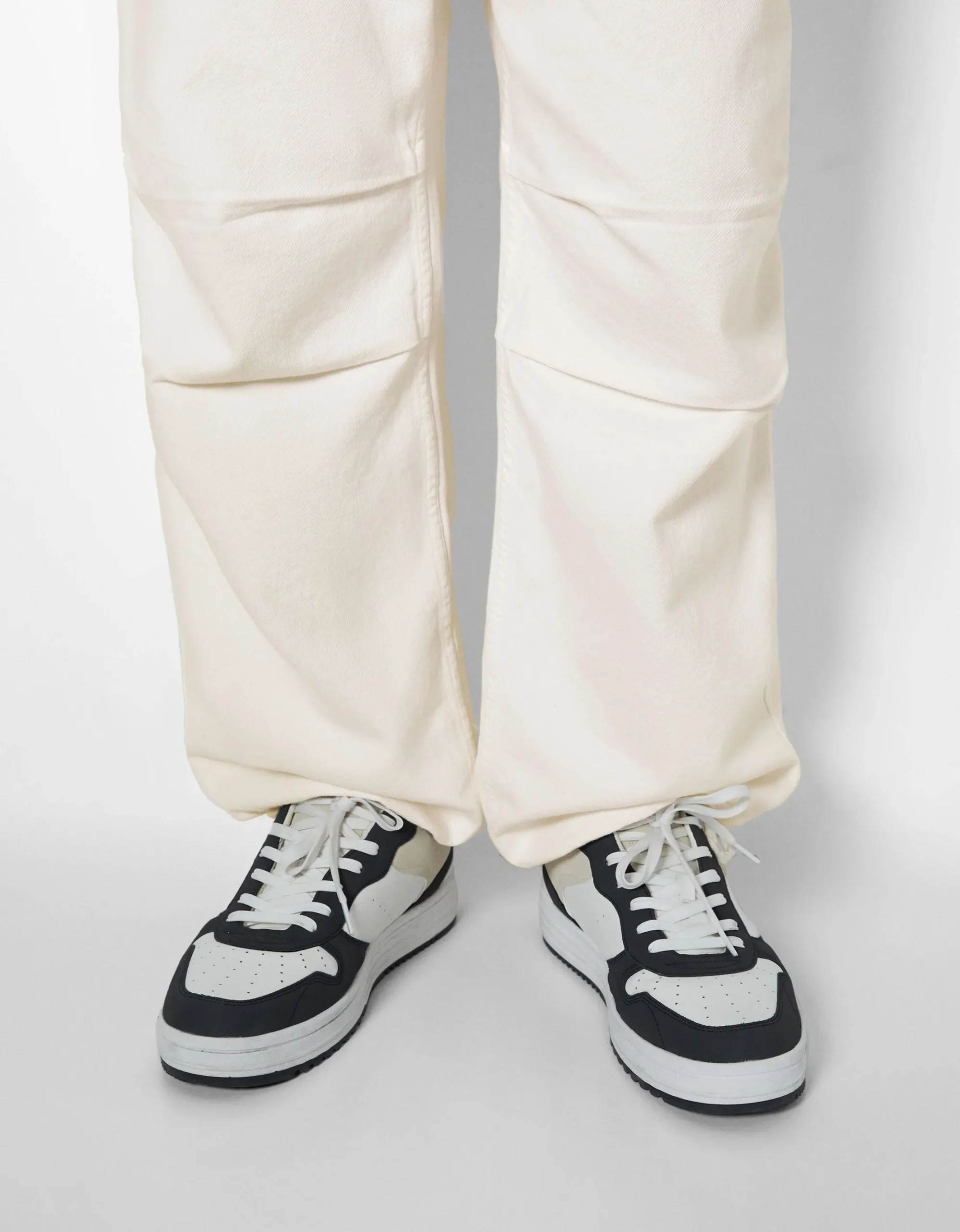 HOMME BERSHKA Pantalons et jeans*Jean parachute