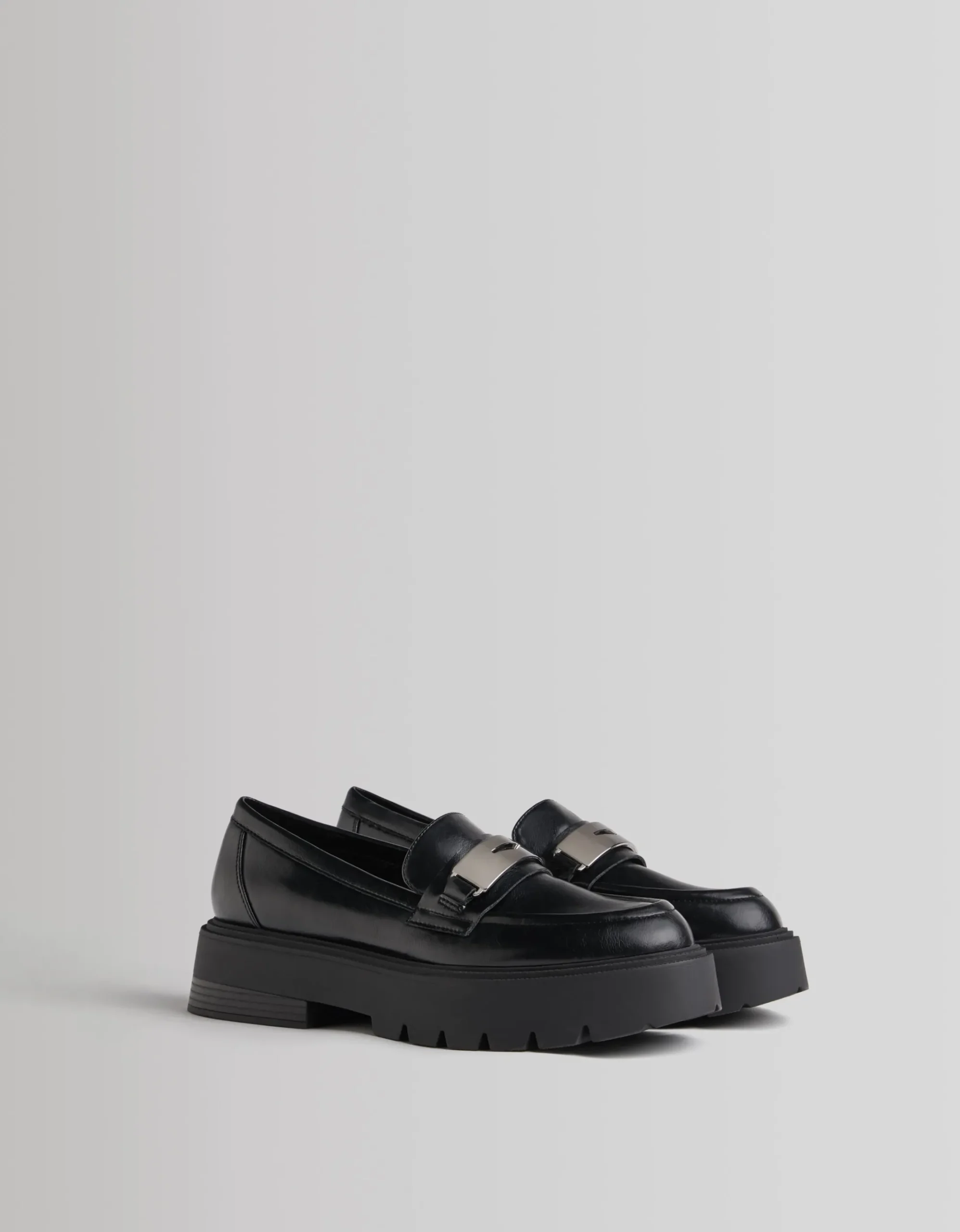 FEMME BERSHKA Varsity*Mocassins détail métallisé