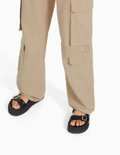FEMME BERSHKA Pantalons*Pantalon cargo moulant serge multipoches