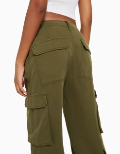 FEMME BERSHKA Pantalons*Pantalon cargo moulant serge multipoches