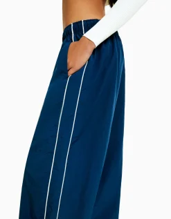 FEMME BERSHKA Vêtements*Pantalon effet nylon passepoil sur le côté