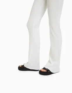 FEMME BERSHKA Pantalons*Pantalon flare bord-côte