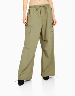 FEMME BERSHKA Vêtements*Pantalon jogger cargo parachute