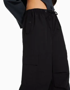 FEMME BERSHKA Vêtements*Pantalon jogger cargo parachute