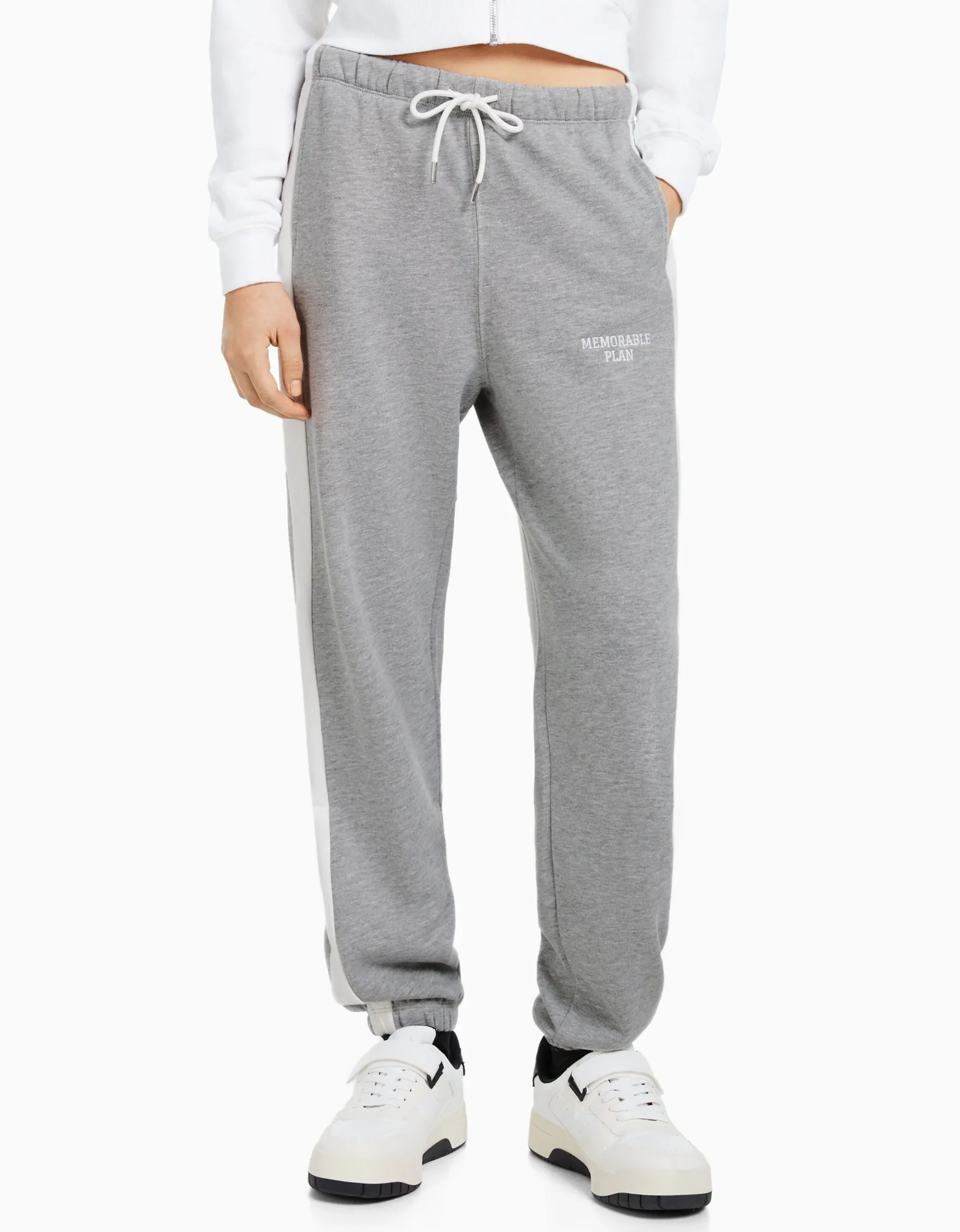 FEMME BERSHKA Pantalons*Pantalon jogger molleton avec bandes et inscription brodée
