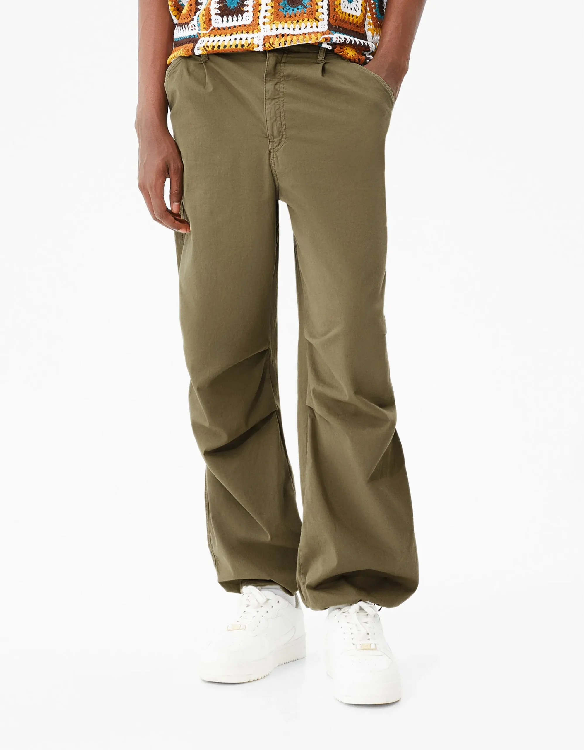 FEMME BERSHKA Pantalons et jeans*Pantalon jogger parachute loose fit
