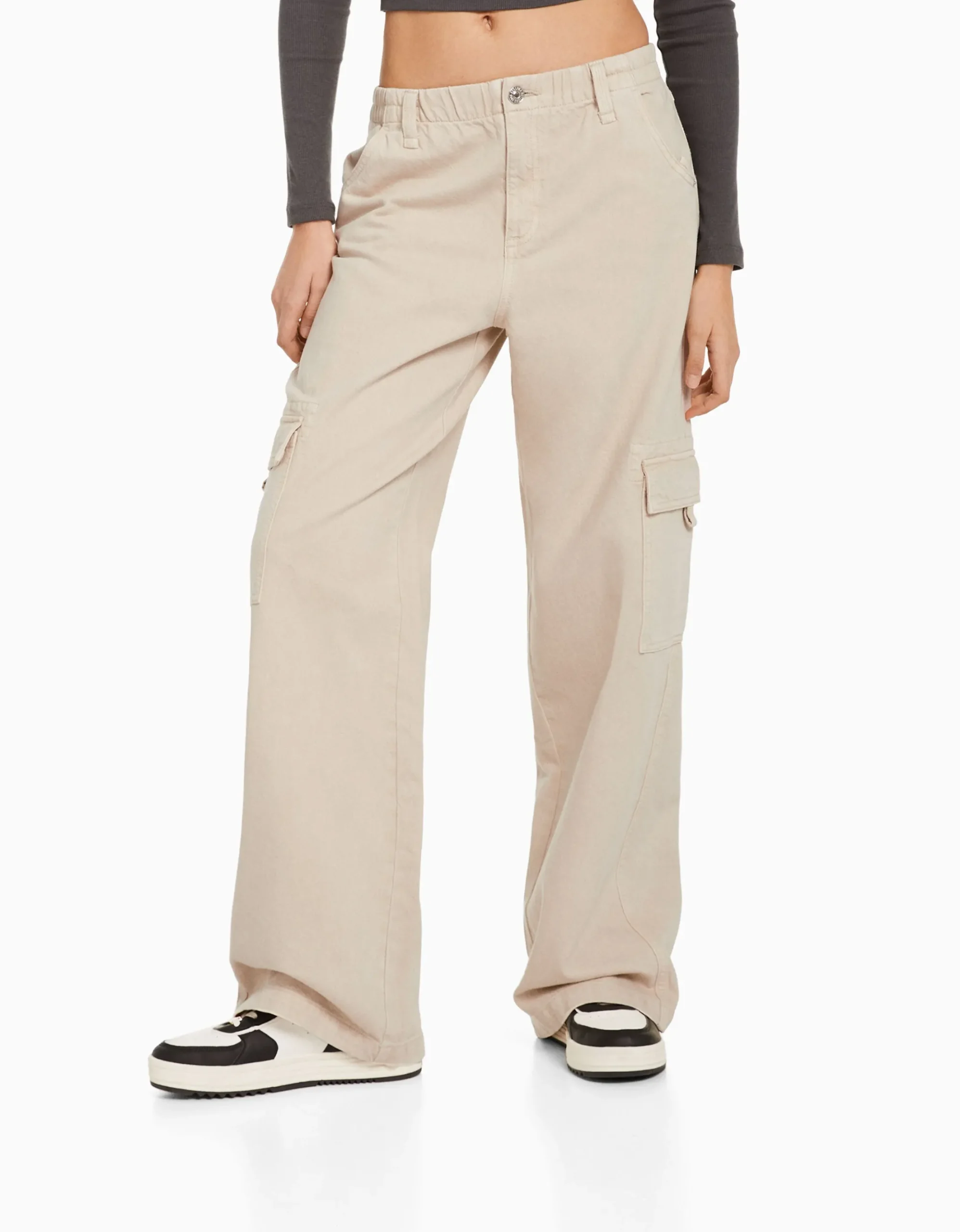 FEMME BERSHKA Cargo et parachute*Pantalon straight cargo sergé taille élastique