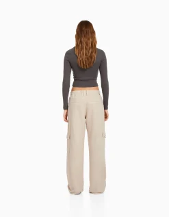 FEMME BERSHKA Cargo et parachute*Pantalon straight cargo sergé taille élastique