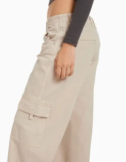 FEMME BERSHKA Cargo et parachute*Pantalon straight cargo sergé taille élastique