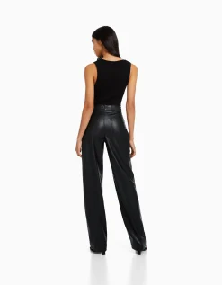 FEMME BERSHKA Similicuir*Pantalon straight slim similicuir