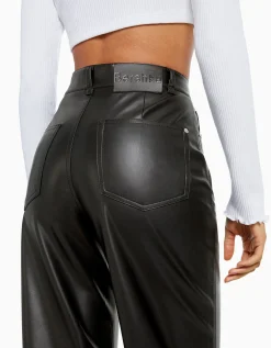 FEMME BERSHKA Basiques*Pantalon straight slim similicuir