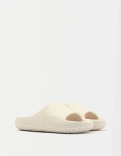 FEMME BERSHKA Sandales*Sandales plates texturées