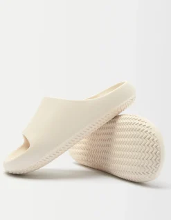 FEMME BERSHKA Sandales*Sandales plates texturées
