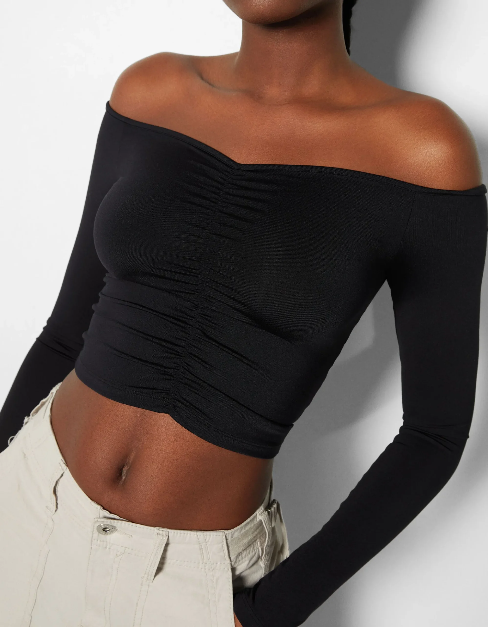 FEMME BERSHKA Tee-shirts*Top cropped manches longues col style Bardot fronces