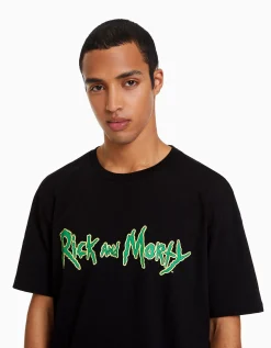 HOMME BERSHKA Vêtements*T-shirt manches courtes regular fit imprimé Rick et Morty