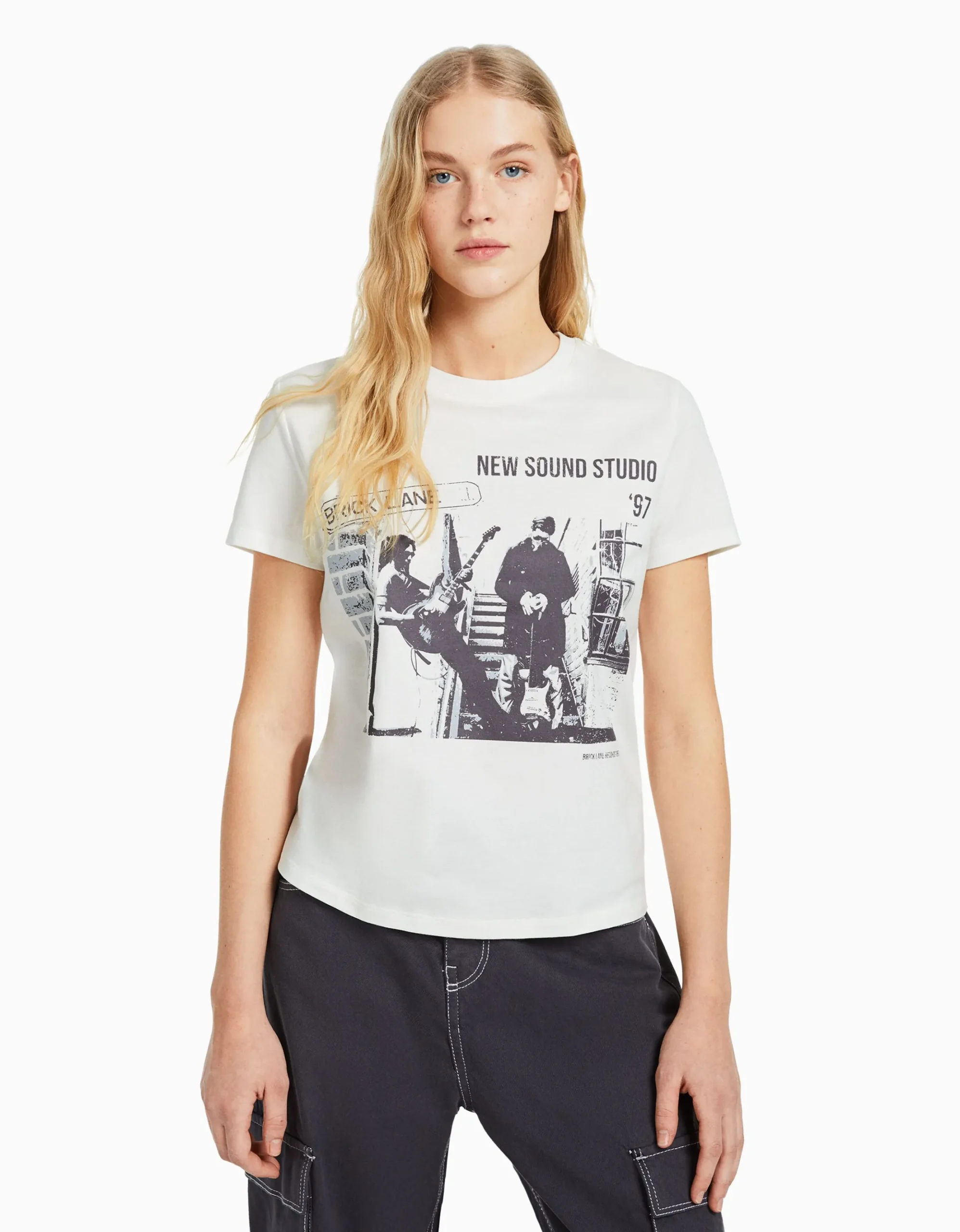 FEMME BERSHKA Tee-shirts*T-shirt regular imprimé graphique